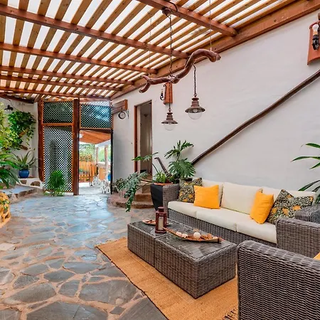 Casas De La Rueda - El Patio *