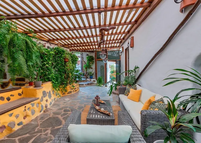 Casas De La Rueda - El Patio Santa Lucía