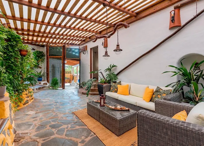 Casas De La Rueda - El Patio *