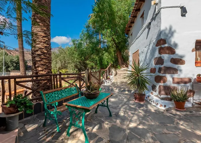 Casas De La Rueda - El Patio Santa Lucía